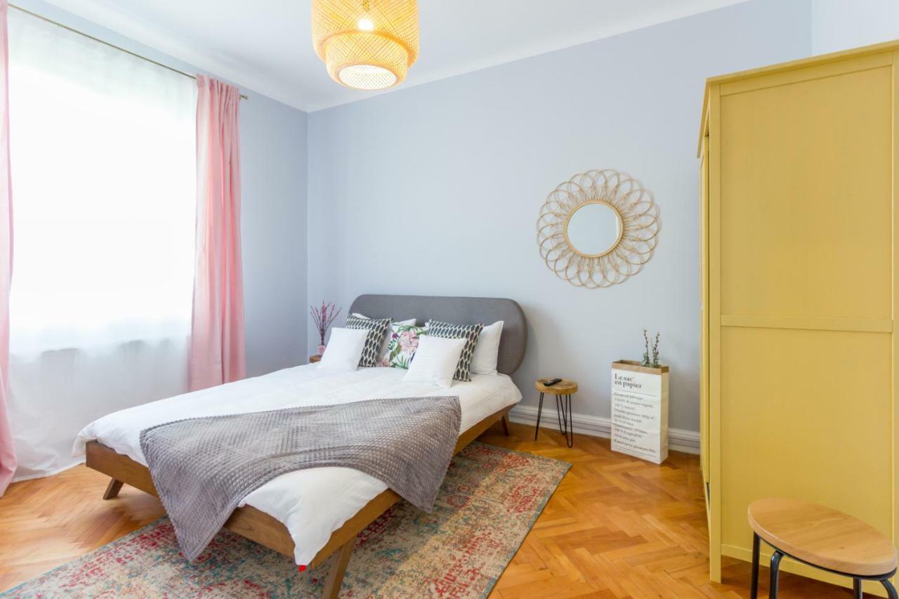 City Chic 3 Bedroom Apartment Cluj-Napoca Eksteriør bilde