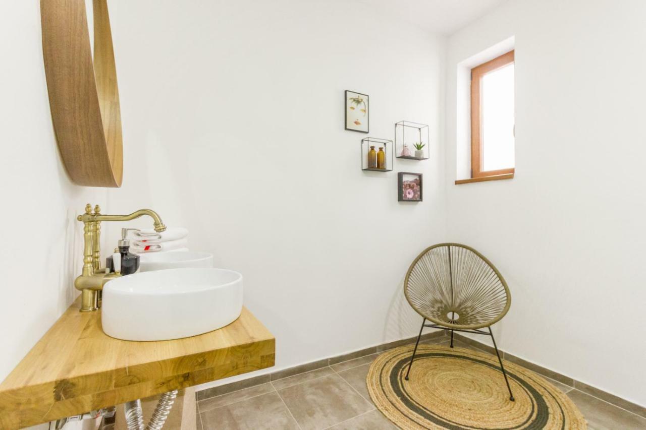 City Chic 3 Bedroom Apartment Cluj-Napoca Eksteriør bilde