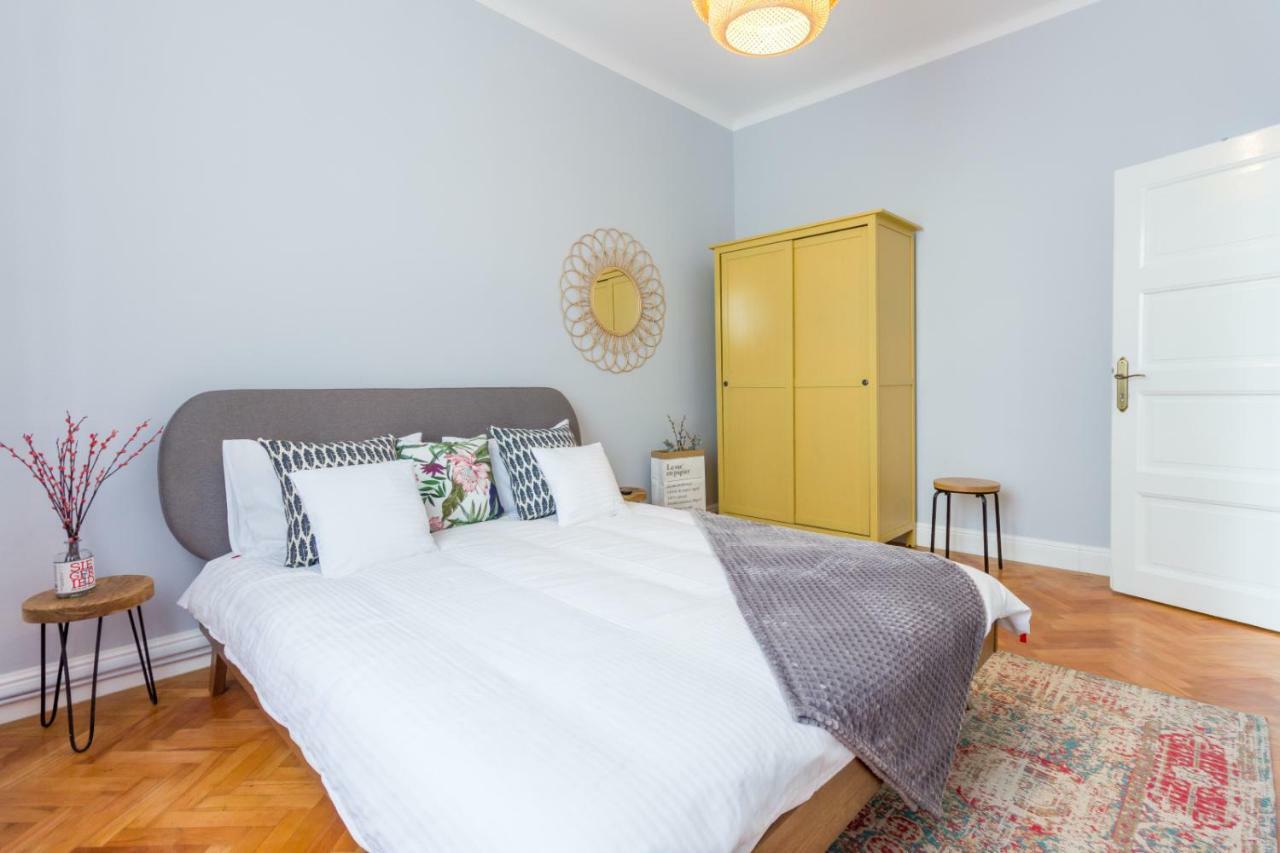 City Chic 3 Bedroom Apartment Cluj-Napoca Eksteriør bilde